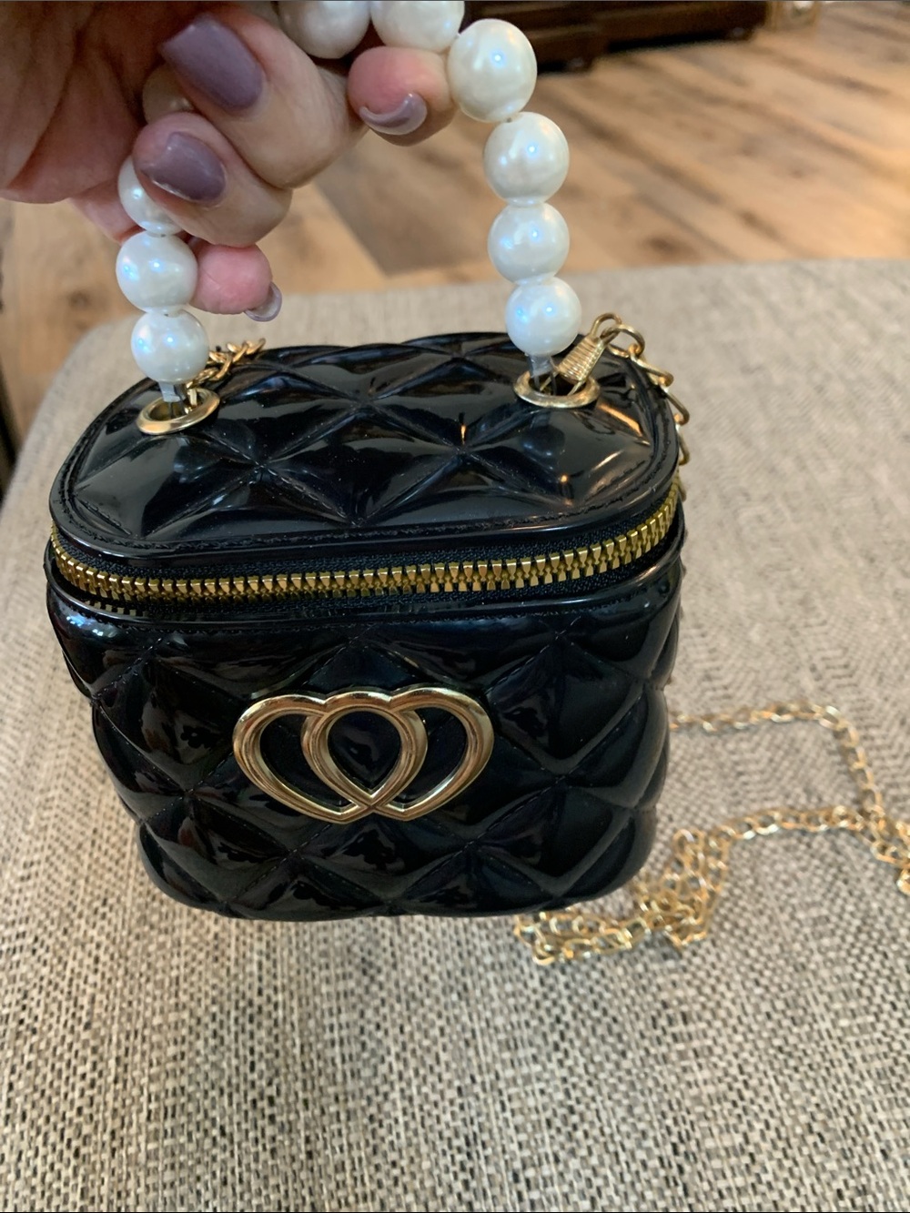 Black quilted mini jelly handbag crossbody featuring a faux-pearl top handle - Picture 7 of 8